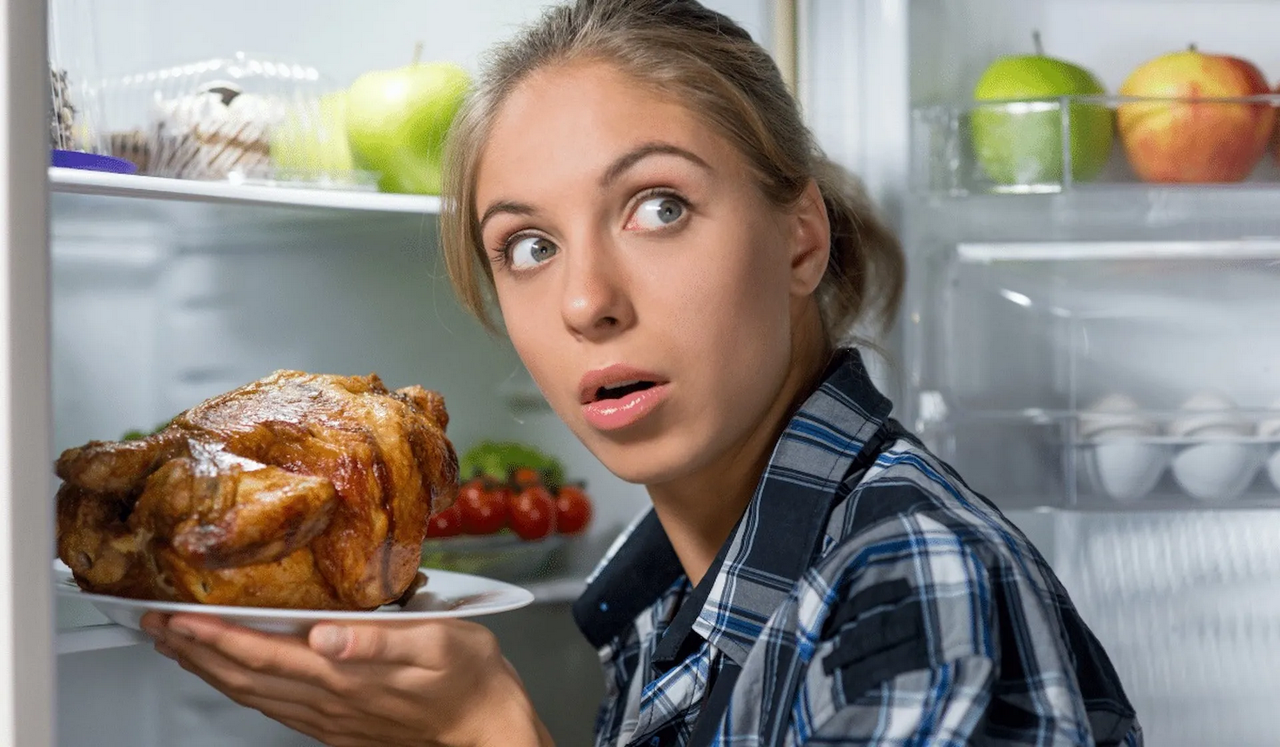 ¿Cuántos días se puede guardar un pollo rostizado en el refrigerador?