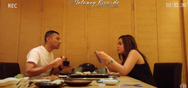 Didi Riyadi ngobrol dengan Melaney Ricardo