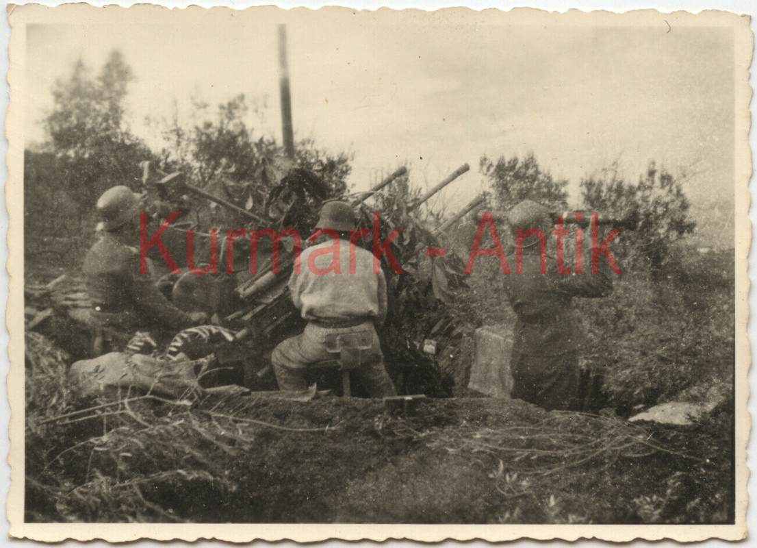 Foto Wehrmacht Süd Front Italien Flak 4x 2cm Anti Flugzeug camo TARN