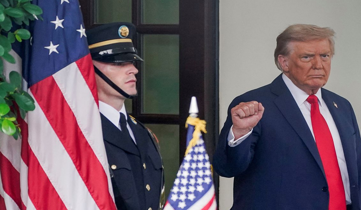 Ada Apa Dengan Trump? Tanda Putih di Tangan, Netizen Langsung Heboh!
