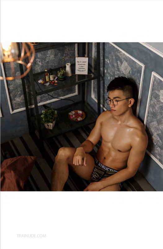 OGC Photography 12 - Chàng kính cận đẹp trai