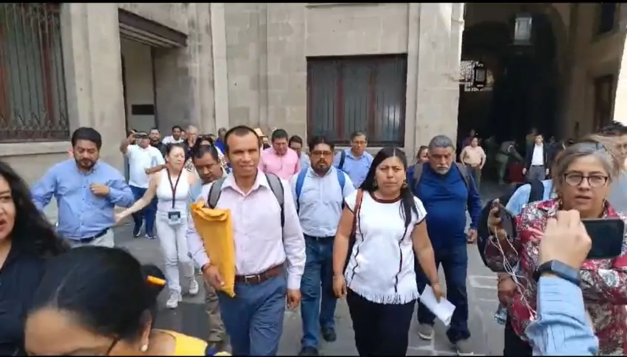 AMLO sostiene reunión con dirigentes de la CNTE, tras paro nacional magisterial