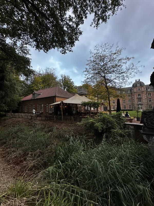 Ravenhof castle in Stabroek