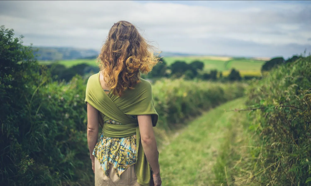 ¿Cómo se puede meditar caminando? Estos son los beneficios