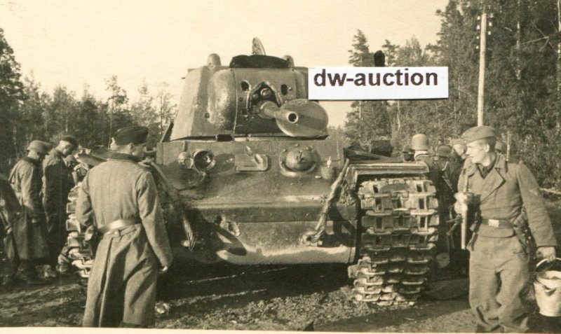 Sturmgeschütz Bttr. 665 , zerstörter Panzer bei 