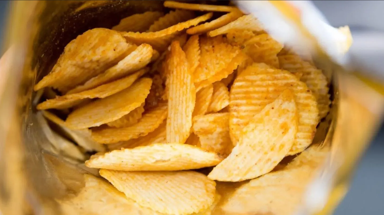 Por abrir papas fritas, abuelito recibe severas quemaduras en Estados Unidos