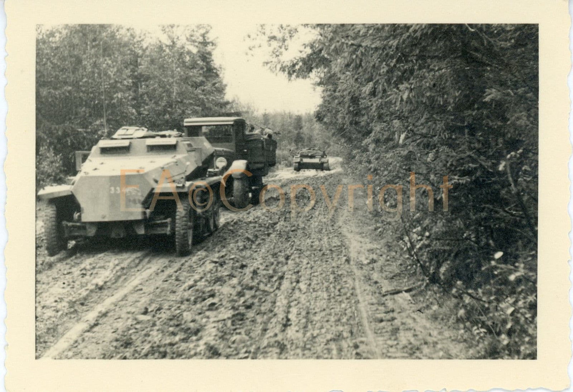 StuG Sturmgeschütz Panzer Tank Halbkette Foto