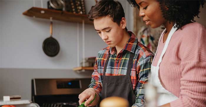 فیلم و مستندهایی مفید برای آموزش مهارت به نوجوانان