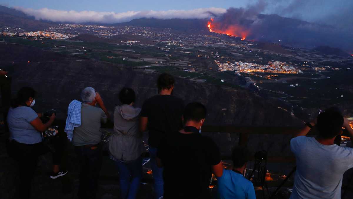Zona de desastre tras erupción de La Palma atrae turistas en España