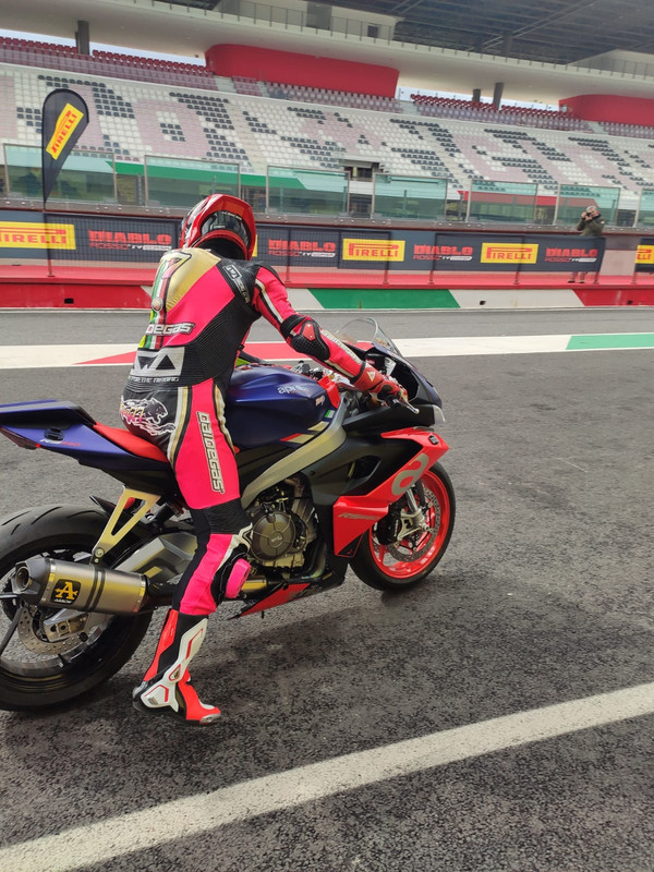 22B05C0A-D10D-4E9E-A7F1-46D7D9E18F90