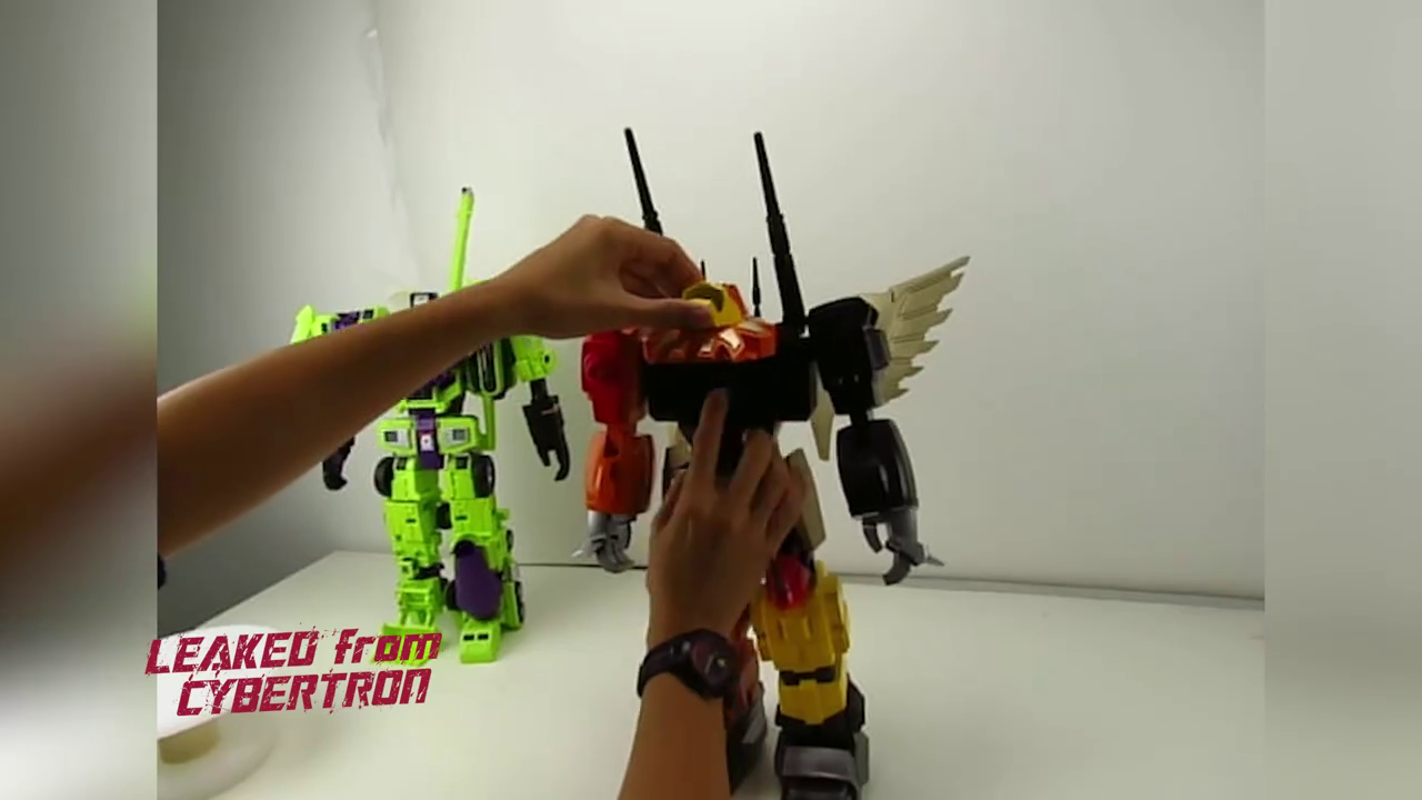 Leaked-From-Cybertron-Predaking-03