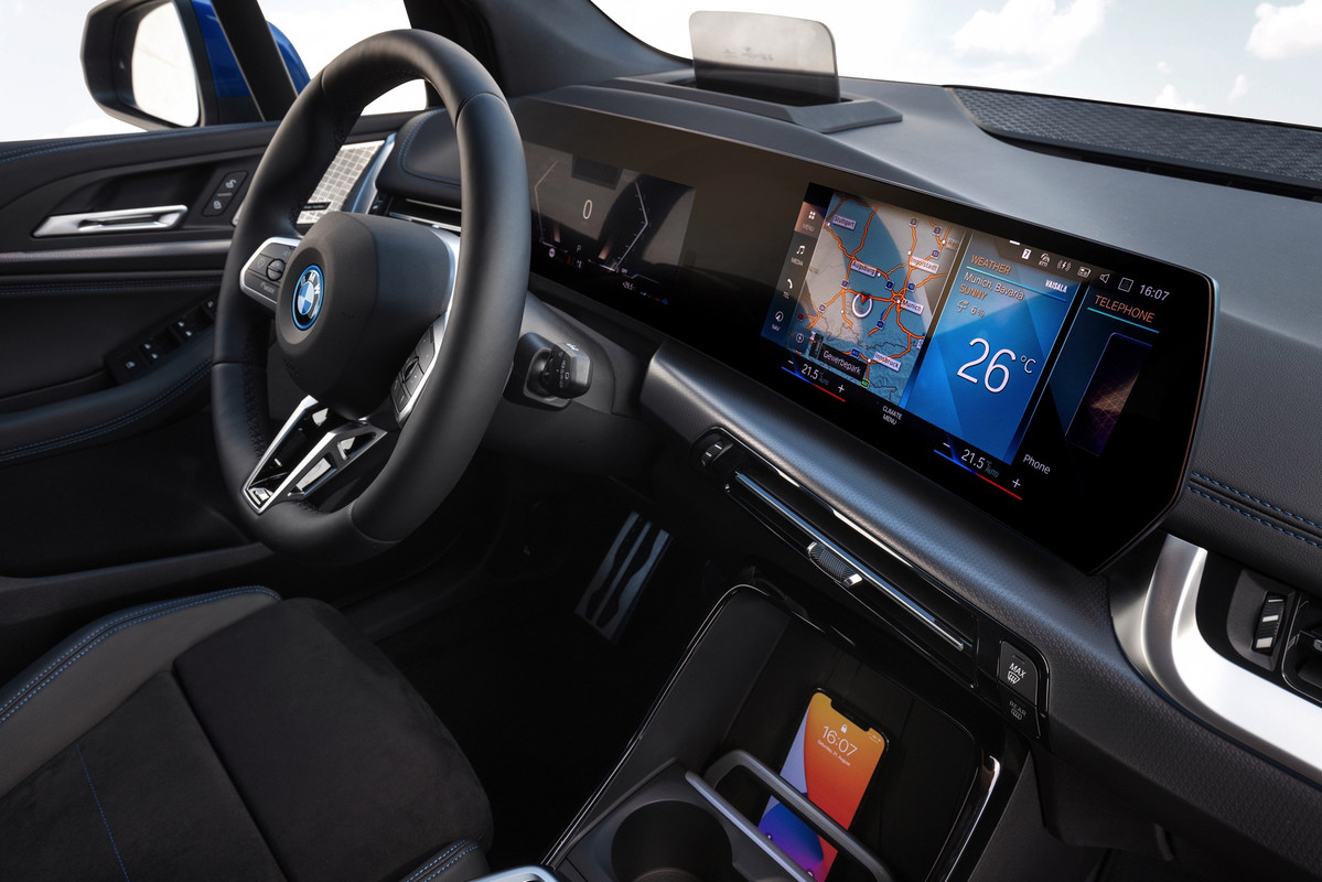 2022-BMW-2er-Active-Tourer-U06-M-Sport-Interieur-01
