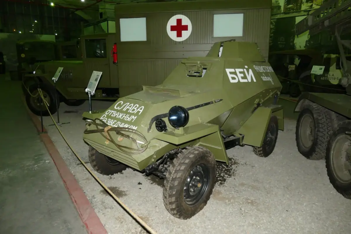 Chars et blindes dans les musees-divers - Page 23 Restored-armored-reconnaissance-vehicle-ba-64-v0-xu1s7m2vi96c1