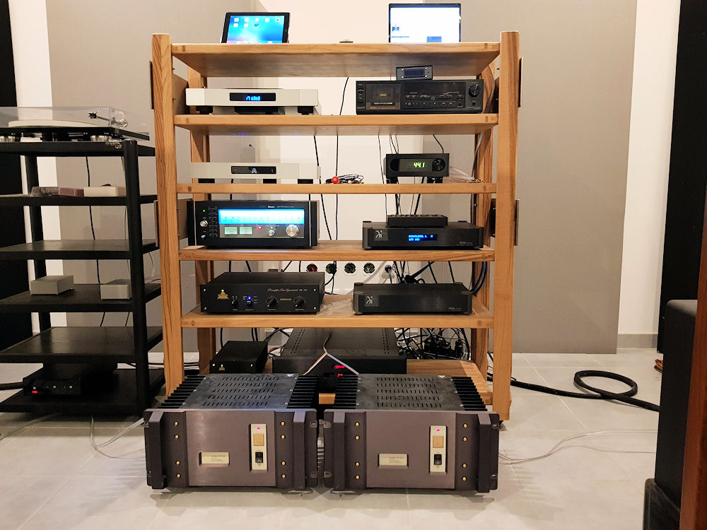 [Image: photo-02s.jpg]