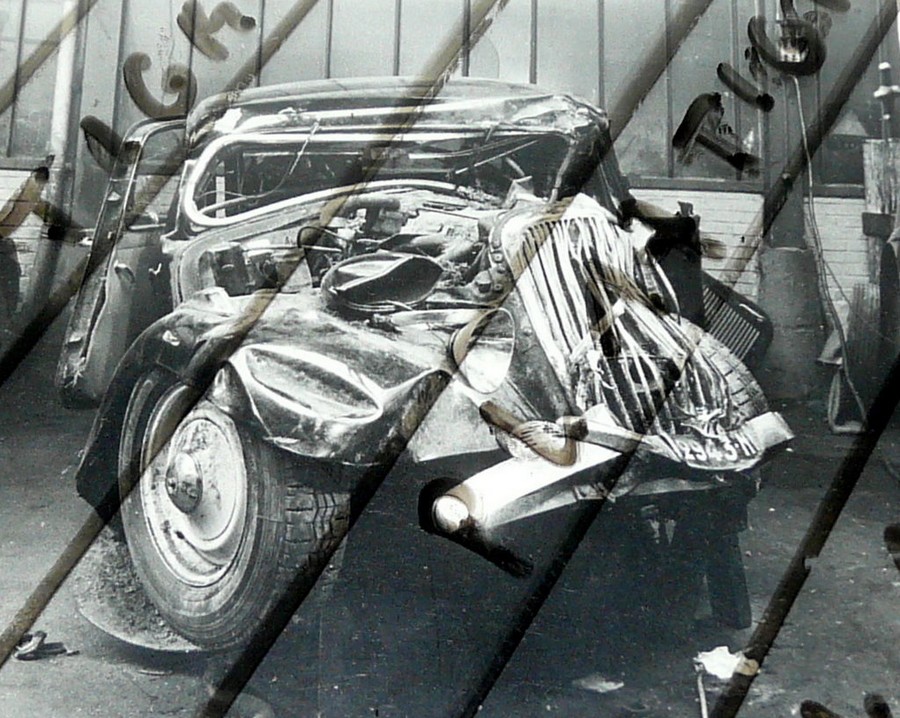 Photo-Citroën-traction-avant-accidentée
