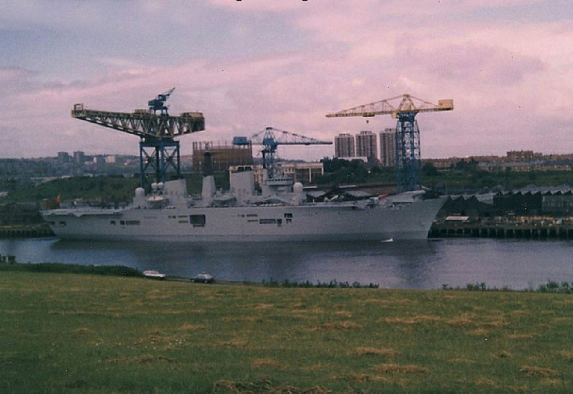 Ark Royal переведен к достроечной стенке 1981