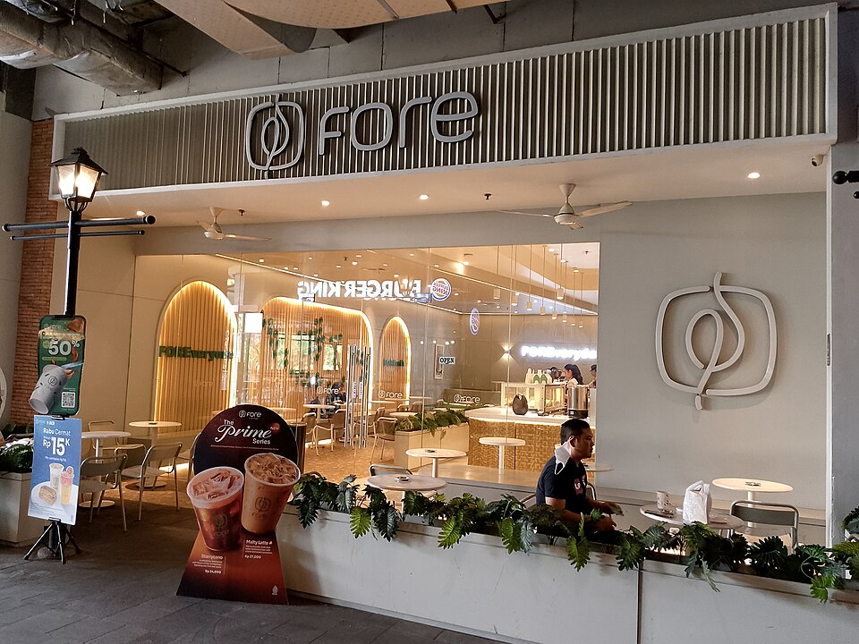 Iced latte with green straw