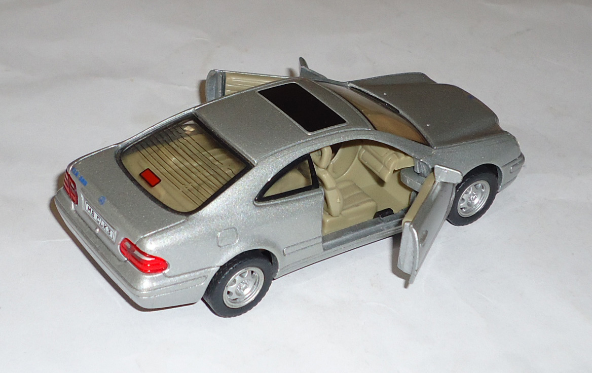 Mercedes-Benz-CLK320 2