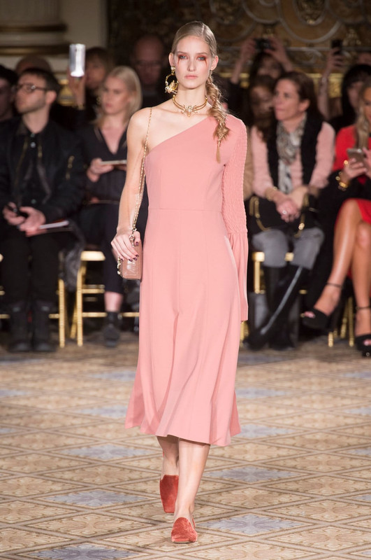 Christian Siriano Fall 2017 k8Bq1BP_0STx