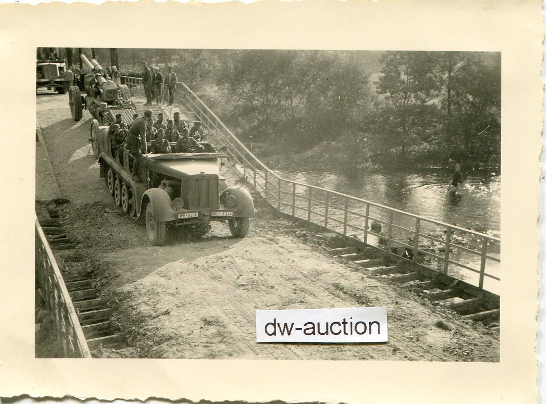 Polen , SdKfz Halbkette über gesprengte Brücke i