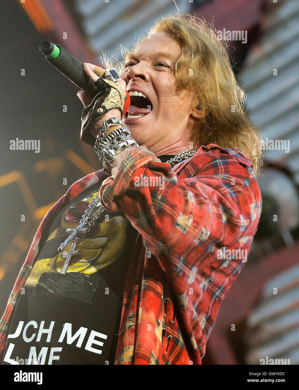 acdc-and-axl-rose-perform-the-first-nigh