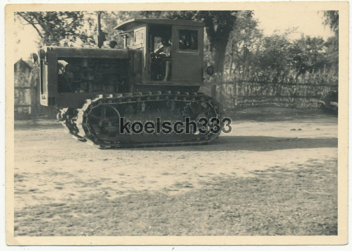 Foto russischer Beute Traktor Schlepper im Dienst der Wehrmacht an der Ostfront (2)