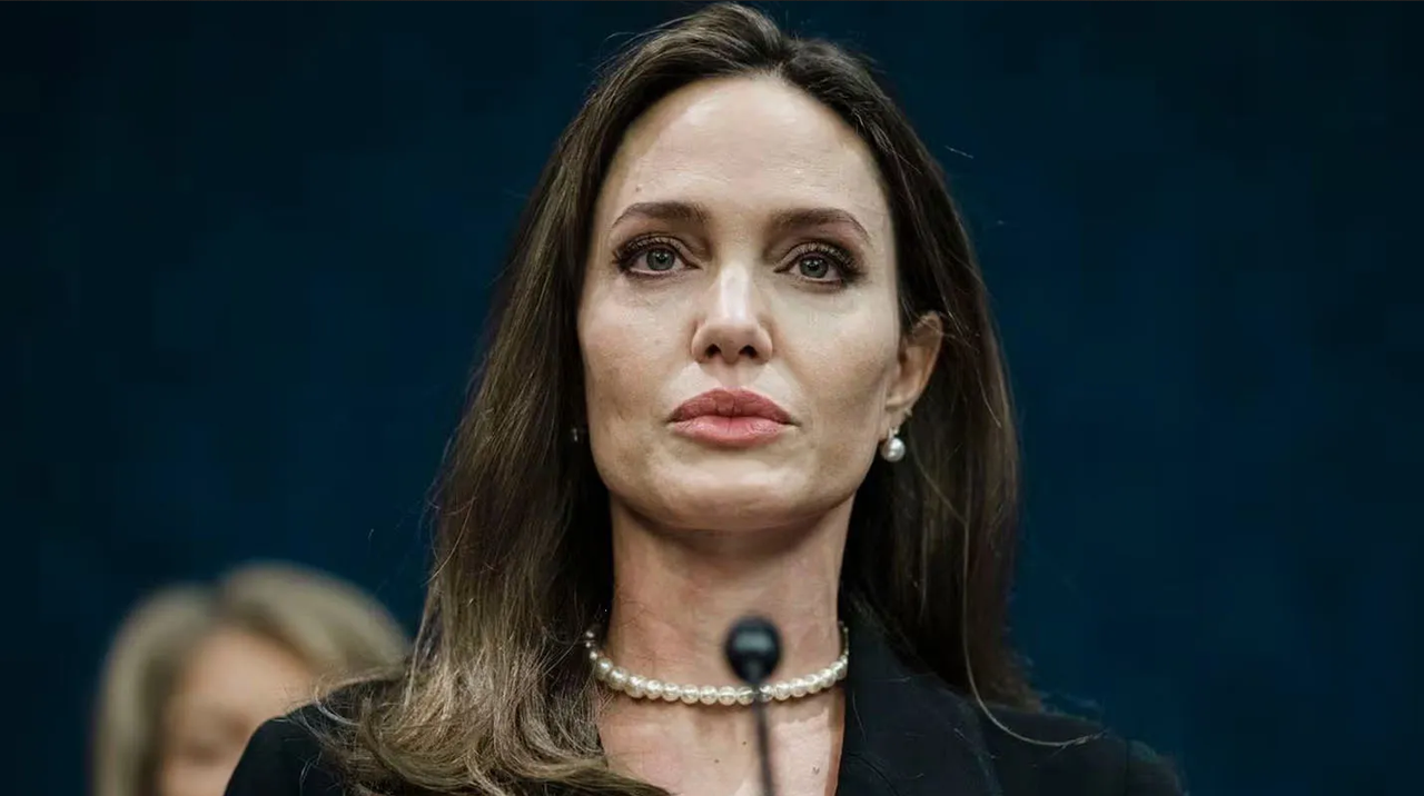 Angelina Jolie destapa que Brad Pitt la agredió mucho antes del incidente en el avión