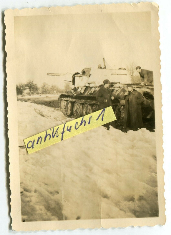 Panzer aus Rußland als WH-Beute-Panzer mit weißem Winter-Tarnans