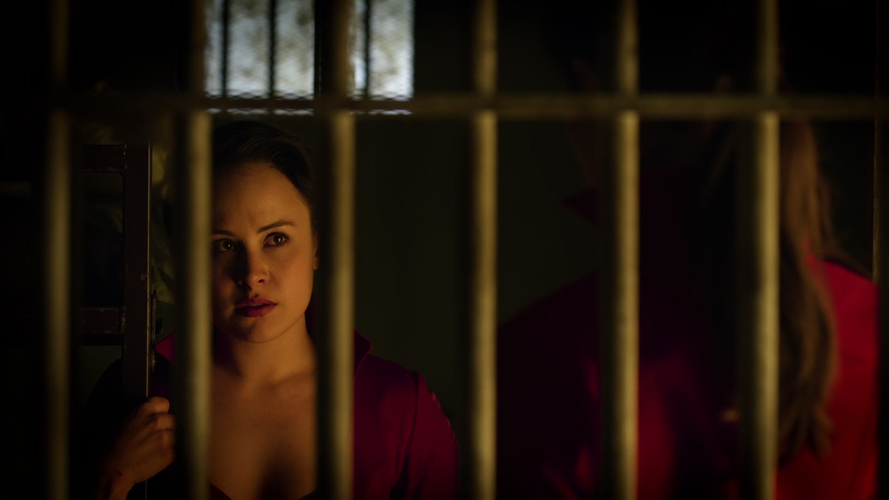 Lost Girl (2010) - S03E01 - Caged Fae (1080p BluRay x265 Langbar