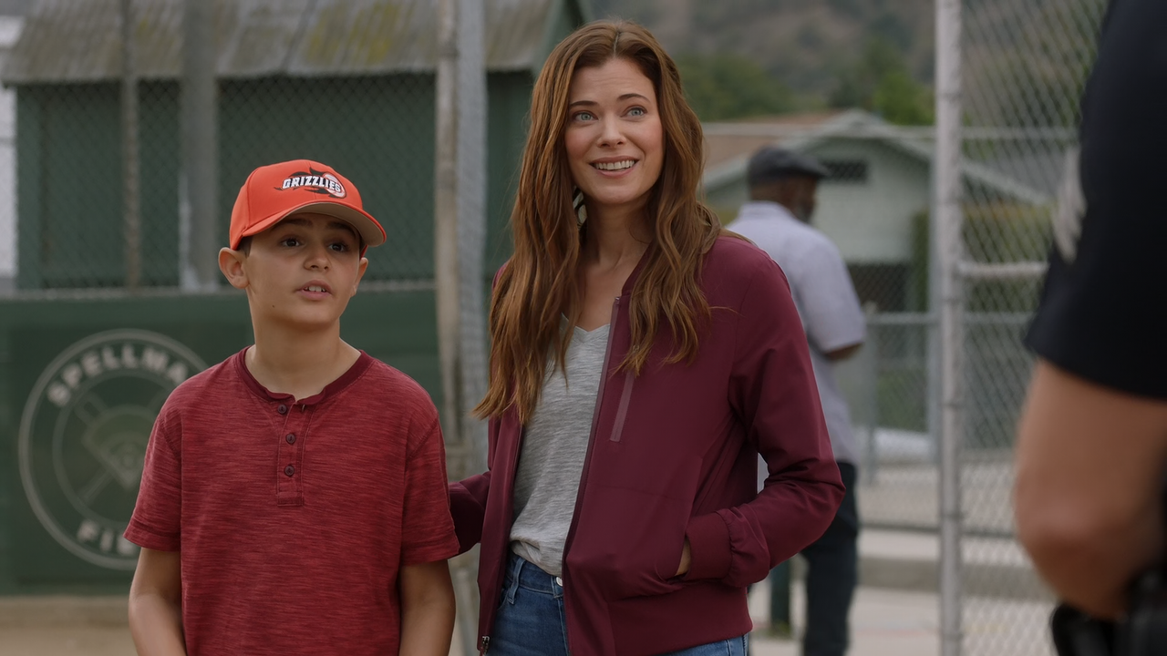 The.Rookie.S05E11.The.Naked.and.the.Dead.1080p.10bit.AMZN.WEB-DL.DDP5.1.HEVC-Vyndros.mkv_snapshot_07