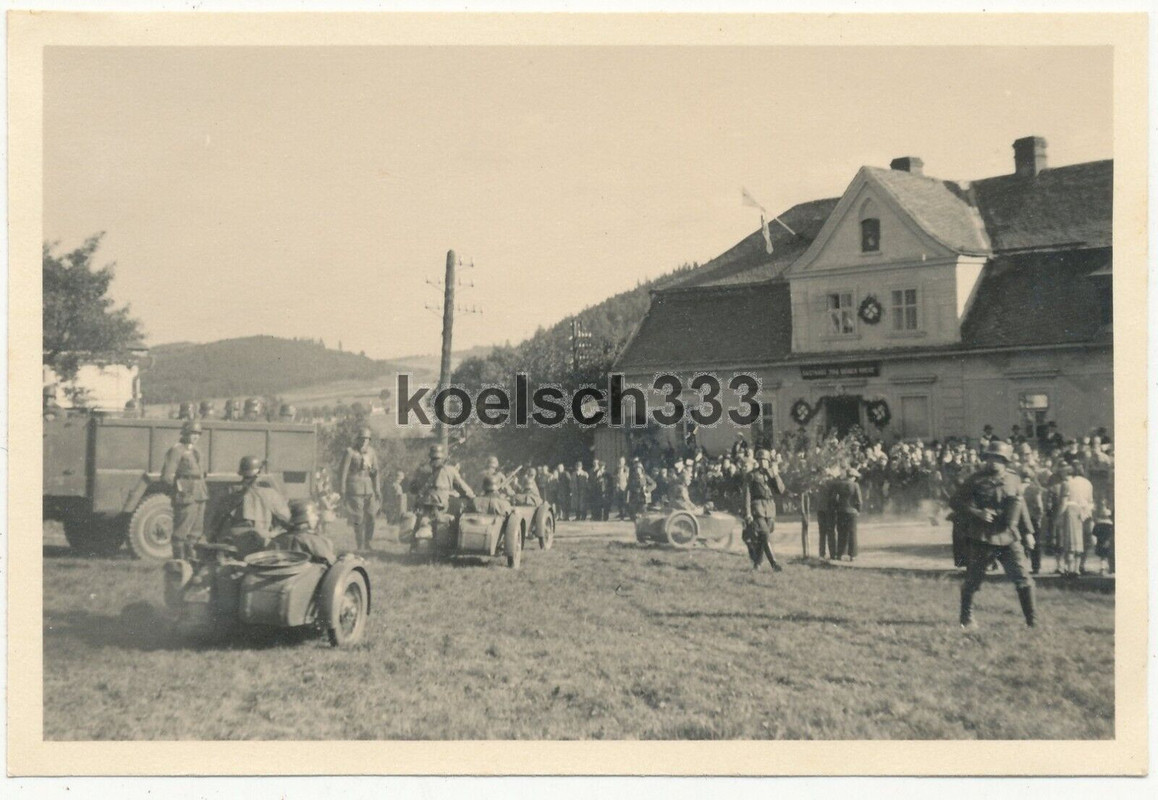 Foto Kradschützen der Wehrmacht in Tremesna Röwersdorf Sudetenland Tschechien