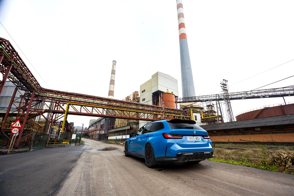 P90612620_highRes_bmw-m3-cs-touring (1)