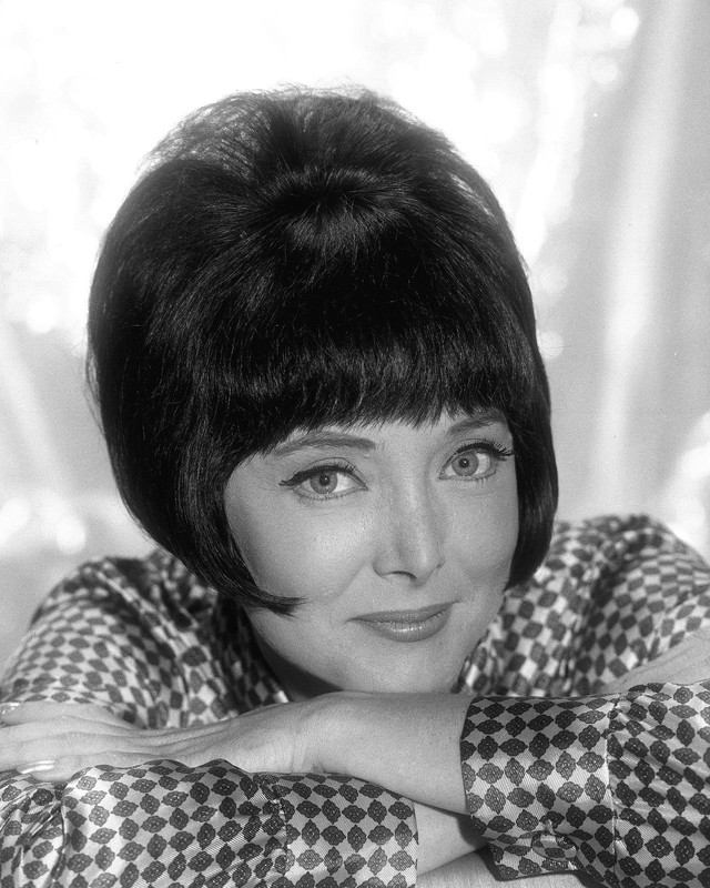 carolyn_jones_b18