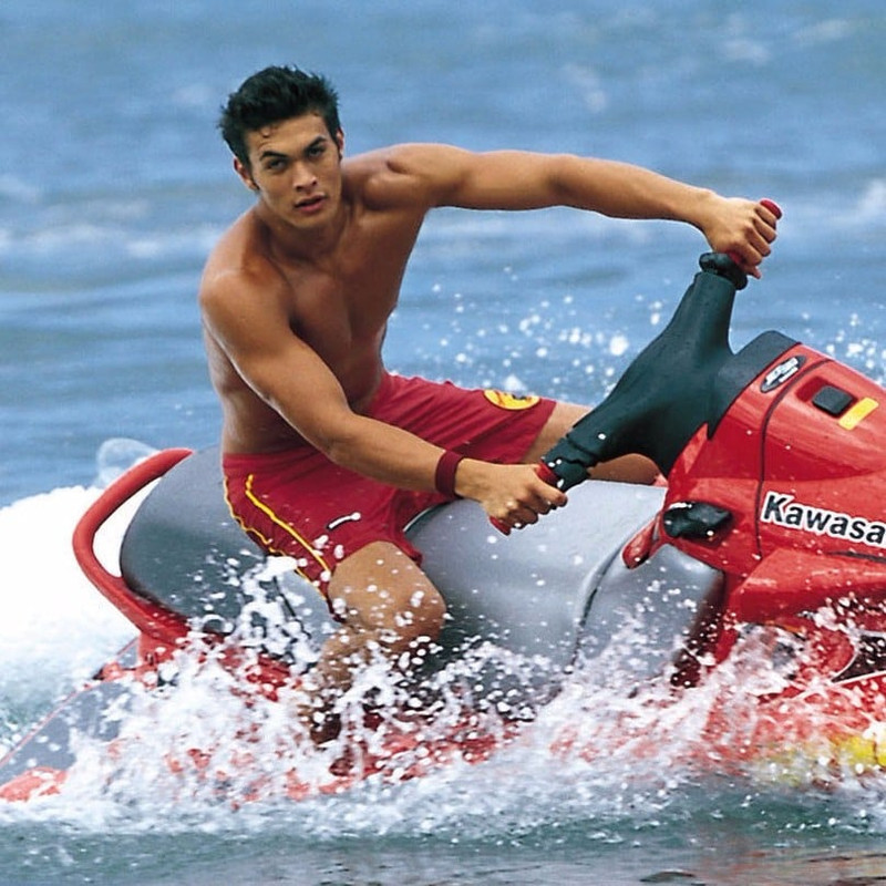 https://i.postimg.cc/yYywZbrH/Jason-Momoa-Baywatch.jpg