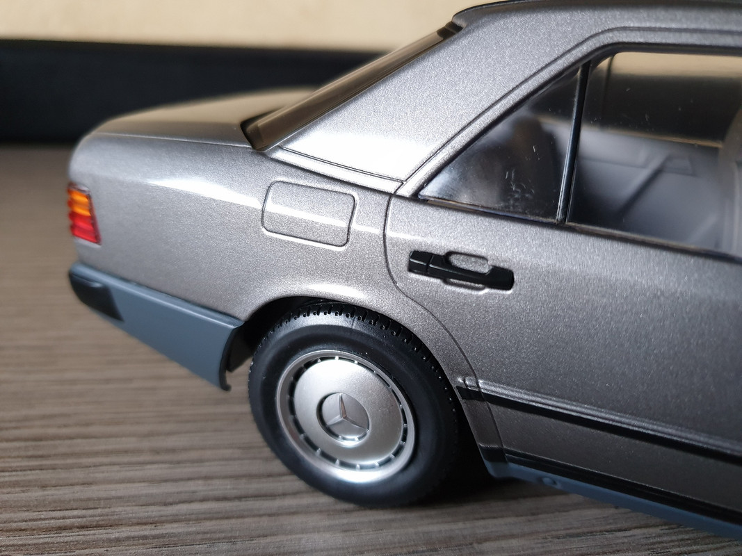 Mercedes-Benz 300D - w124 | DiecastXchange Forum