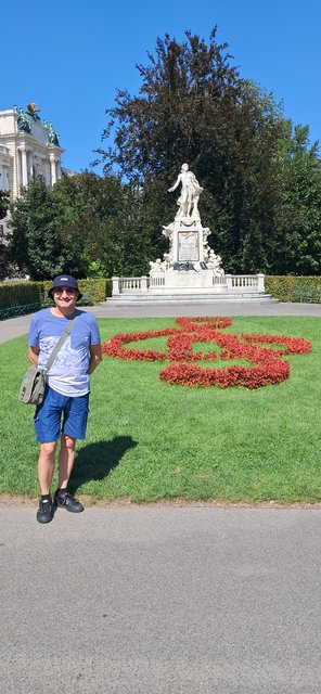 Viena: La ciudad de la música, de las artes y de los sueños - Blogs de Austria - Dia 1: Museo Sisí, biblioteca nacional, Opera y Free tour (45)