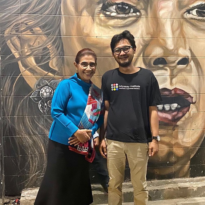 Susi Pujiastuti dan pelukis mural