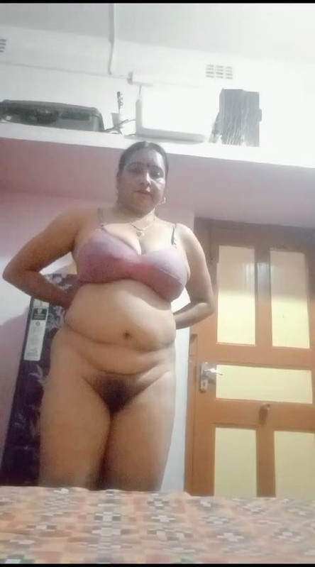 Tamil Aunty Undressing and Fingering