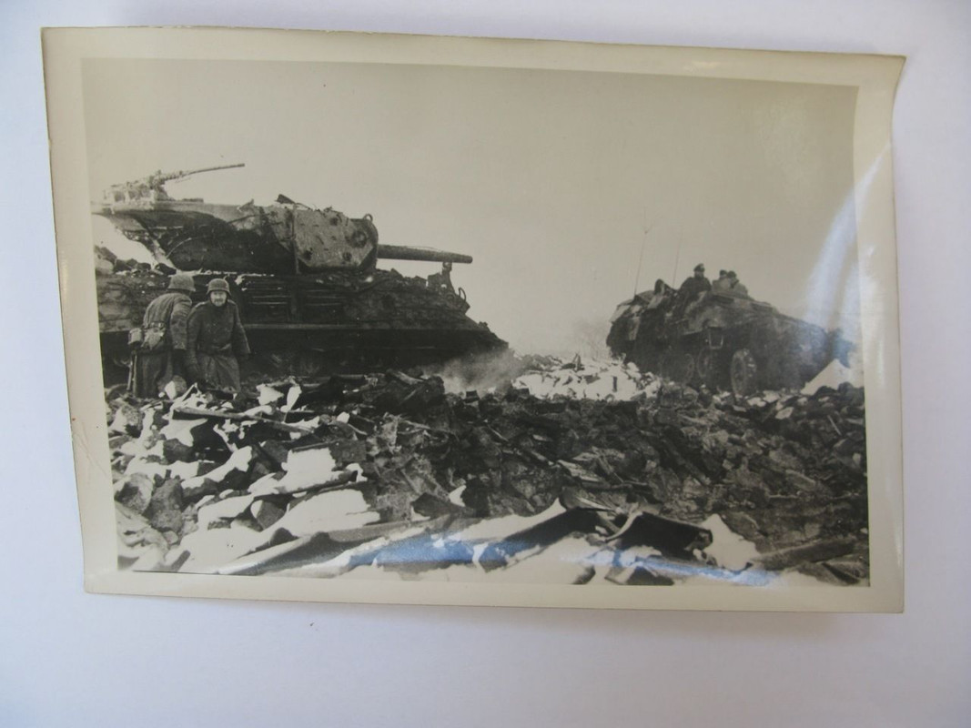 Foto Panzerspähwagen mit abgeschossenen USA Panz