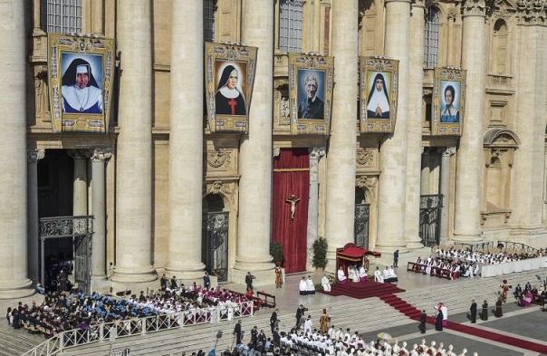 Papa Francesco: Messa per cinque nuovi santi, “essere luci gentili tra le oscurità del mondo” dans Articoli di Giornali e News canonizzazioni-13ott2019