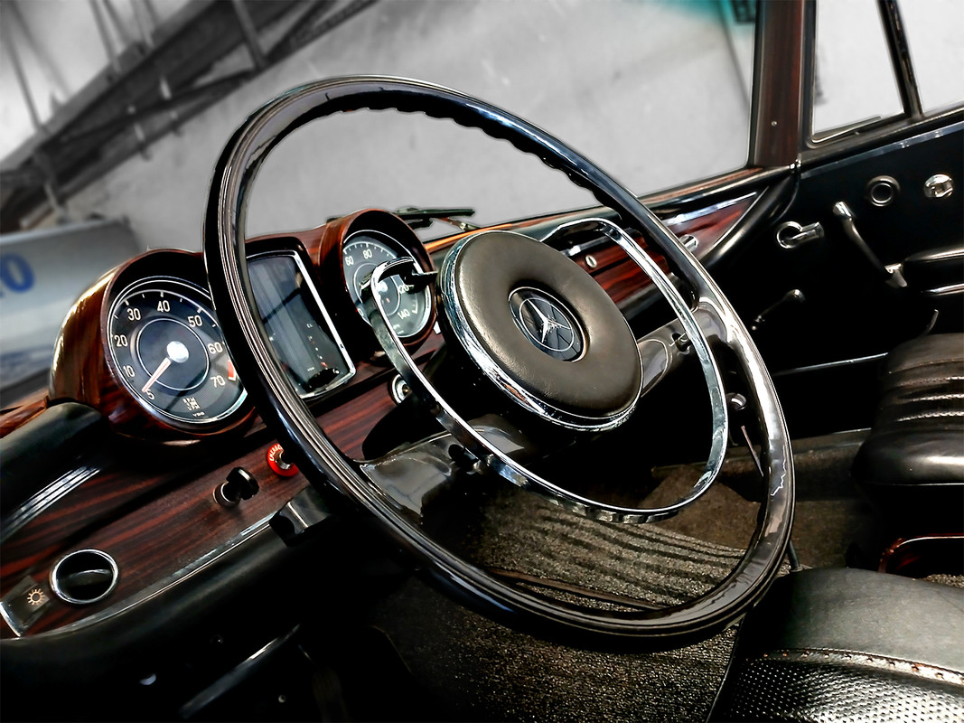 MERC_W112_250SE_EA2409-4K