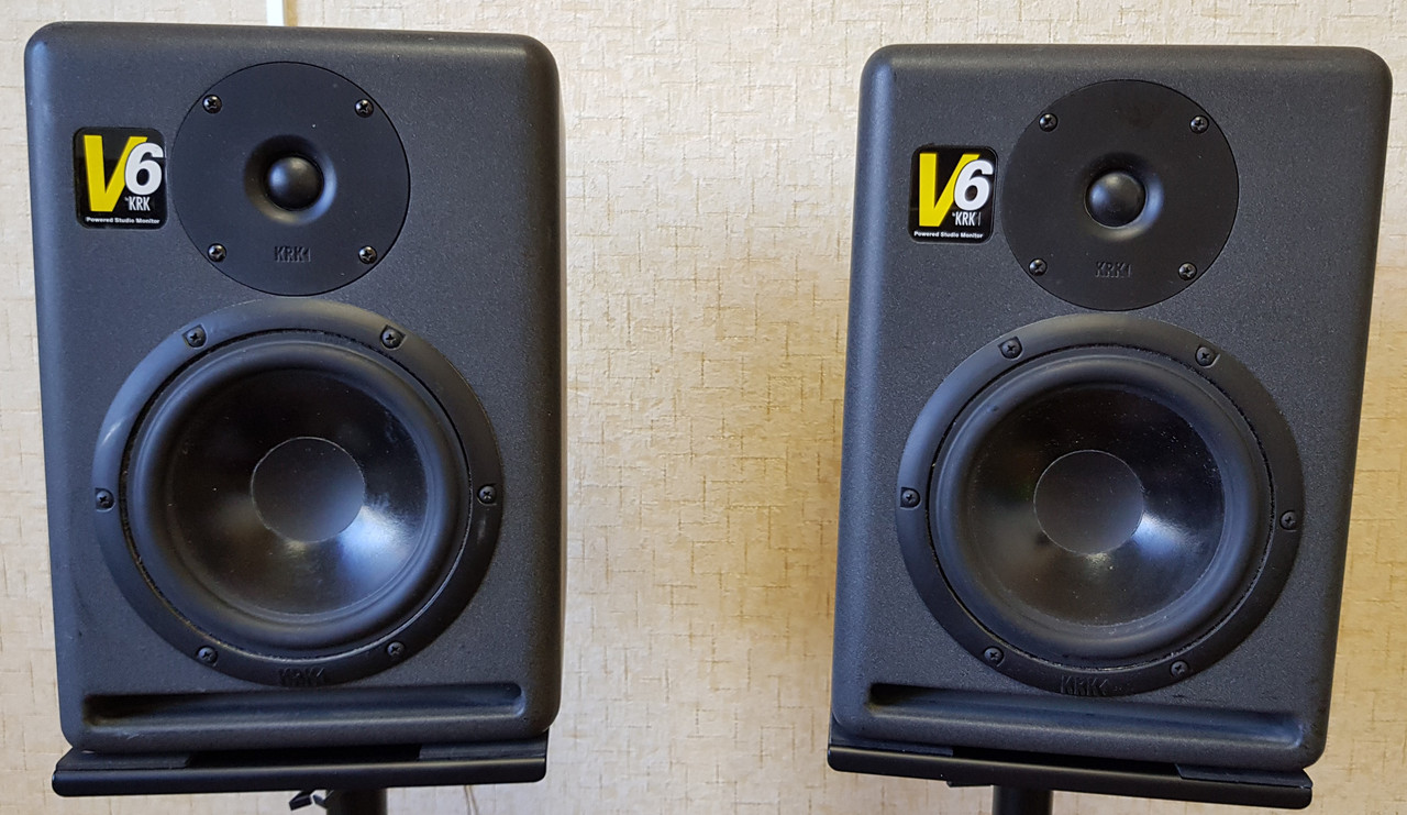 мониторы в близи