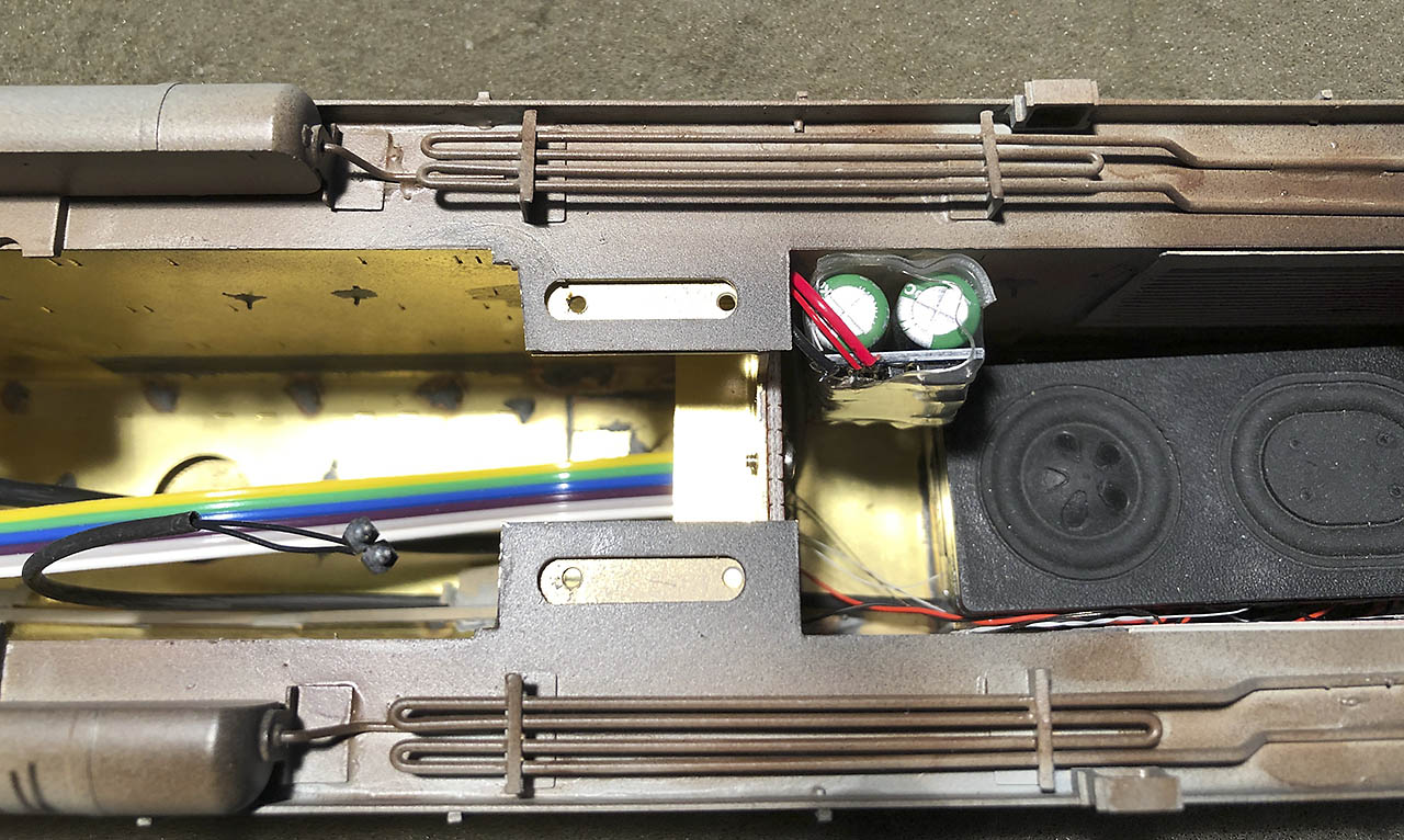 C425 Ribbon Cable and Speaker