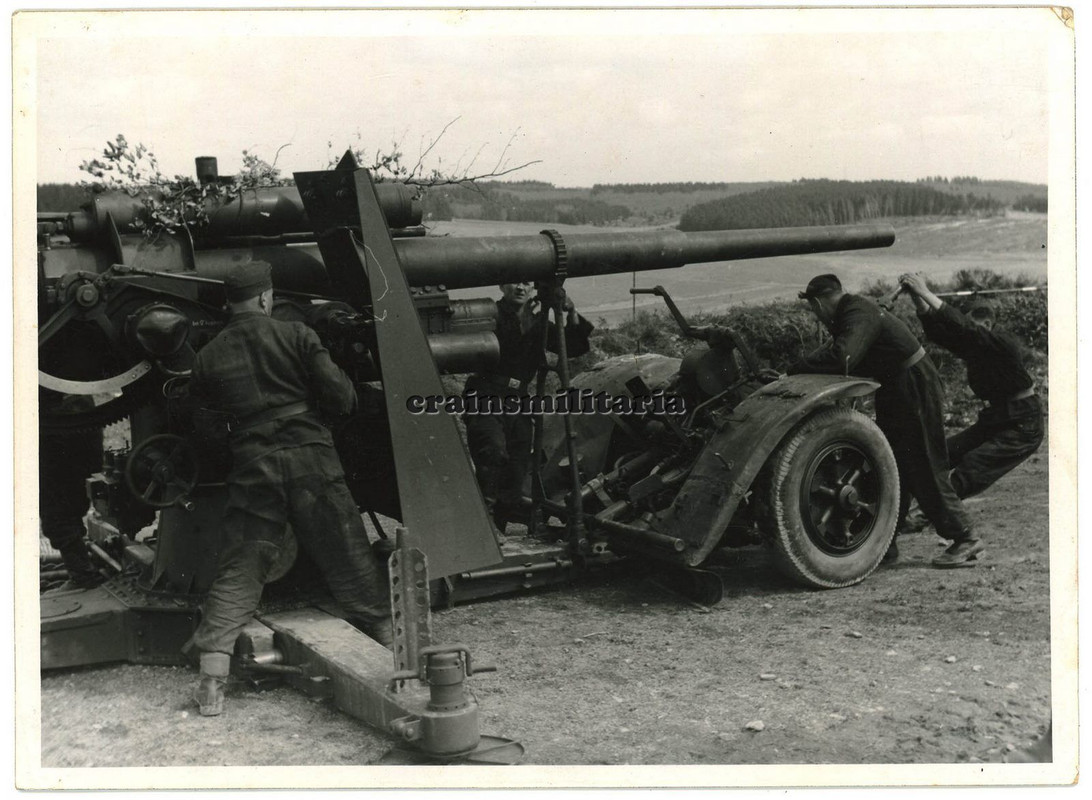 Orig. RIESEN Foto schwere 8,8 cm Flak Geschütz Lafette Stellung am Westwall 1940.