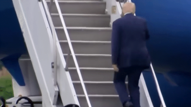 Trump-stairs-74a636da-bc35-4c71-b792-428d584d9f38-640x360