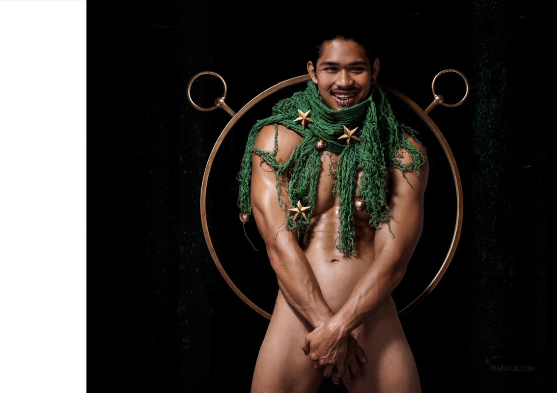 MART NEW YEAR (Non-sex) - Chàng lực lưỡng có con rắn chà bá