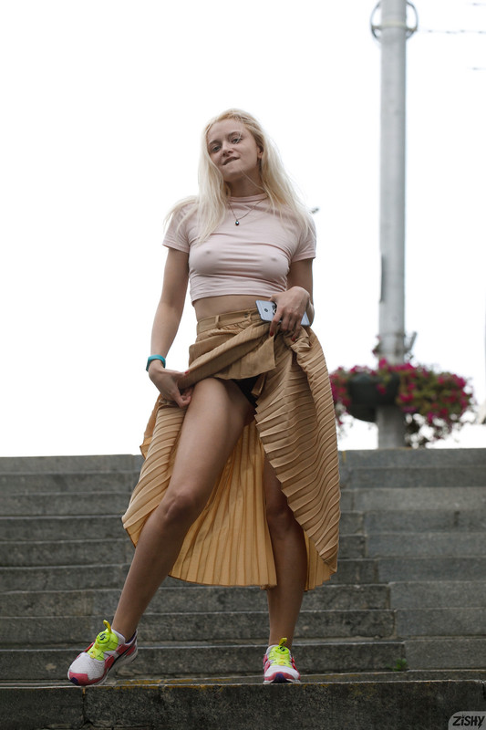 full_015_42972212472331