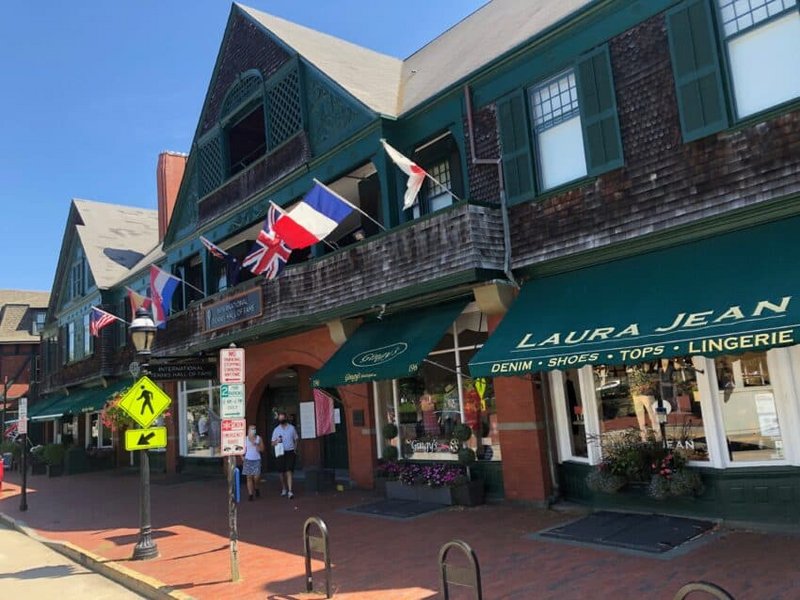 newport-shopping