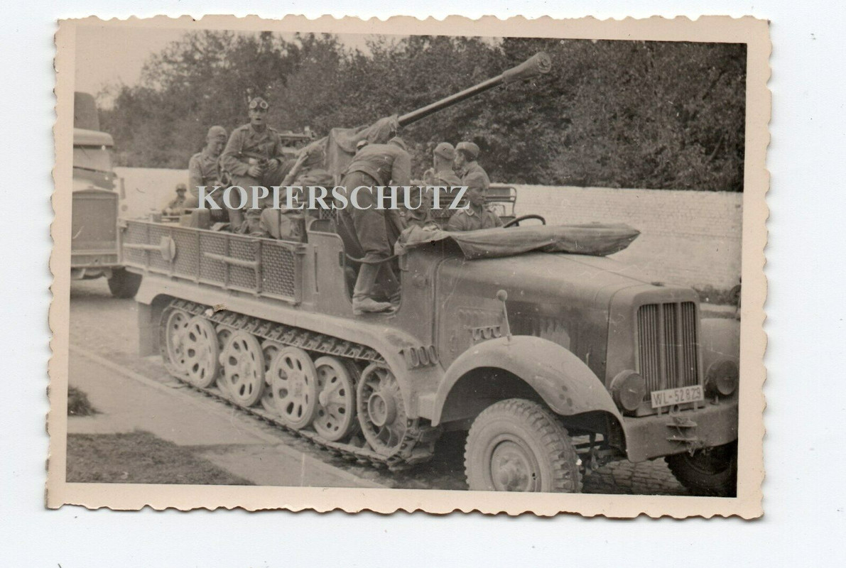 Warschau SDkfz LKW Halbkette Geschütz Flak Soldat