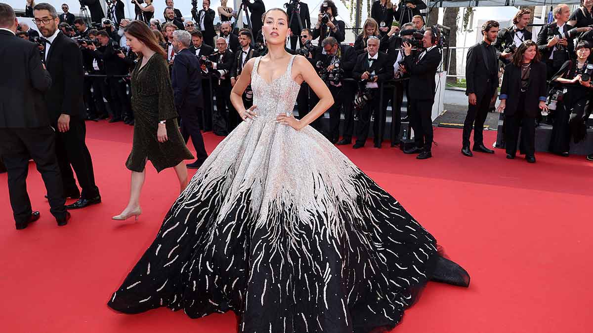 Michelle Salas sufrió penosa caída en el Festival de Cannes